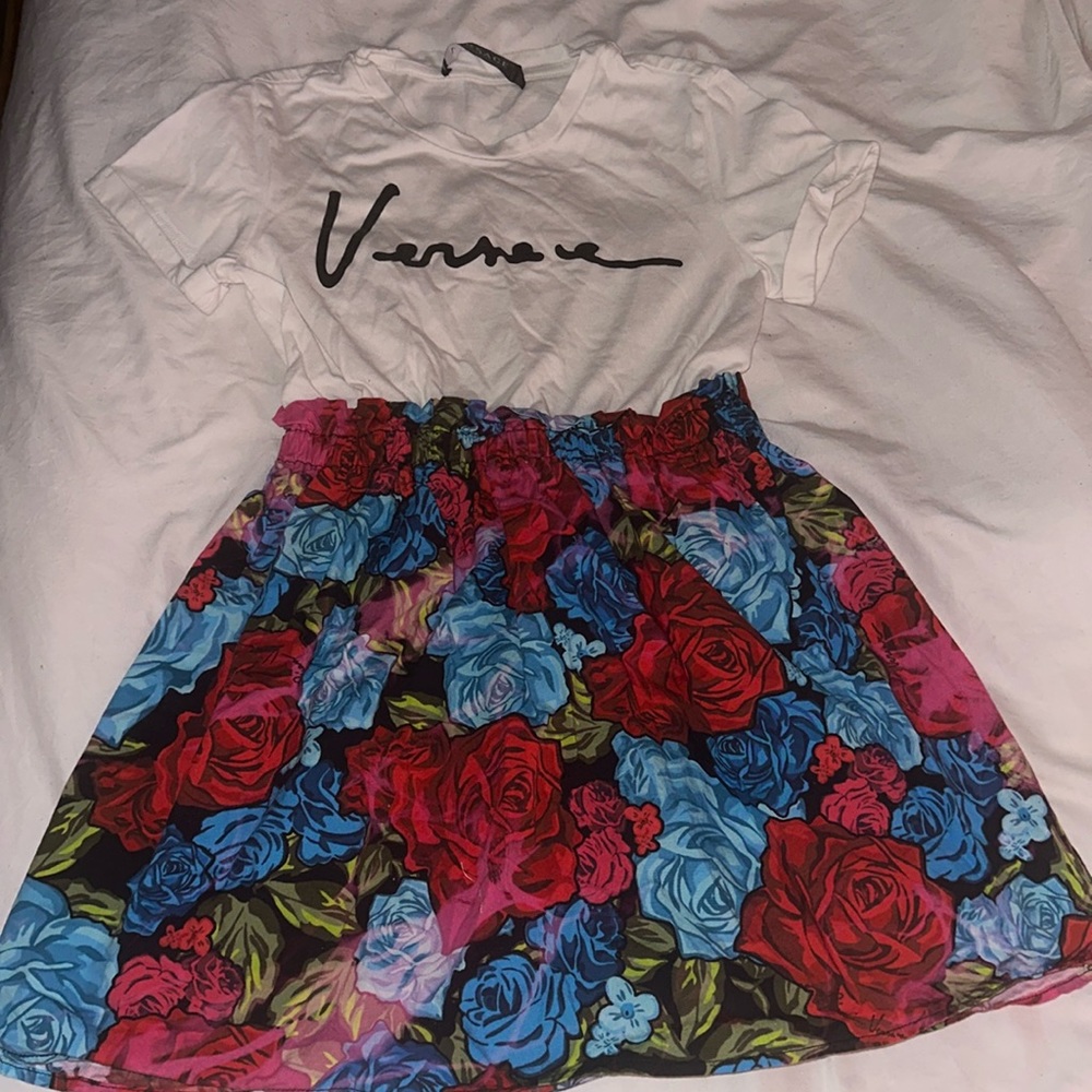 VERSACE
Logo & Tie-Dye Roses Cotton Dress